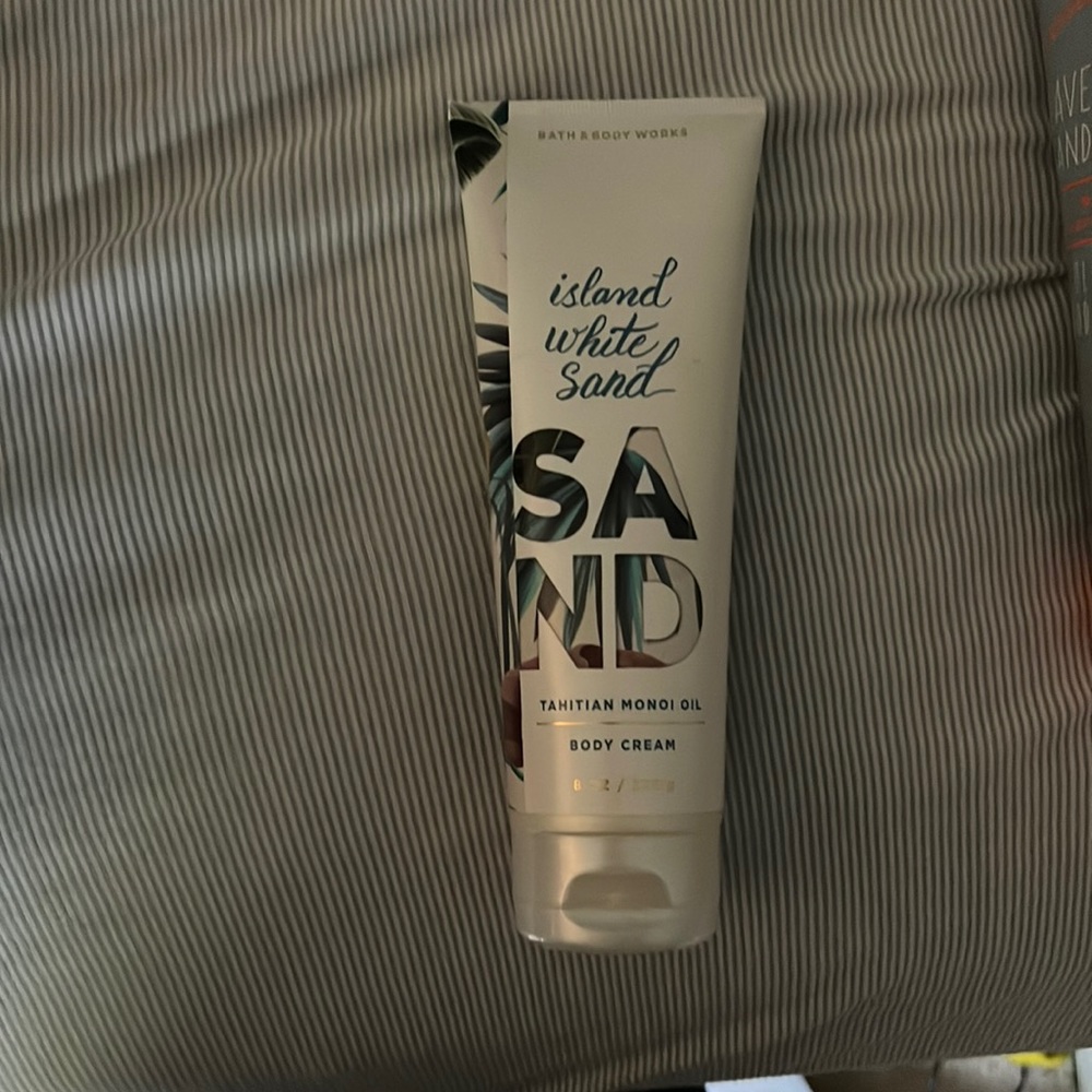 bath and body works white sand body lotion